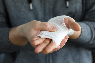 When to Seek Treatment for a Non-Healing Wound
